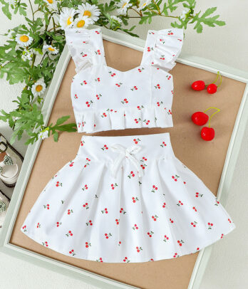 Ensemble de crop top et jupe taille haute à petits cœurs