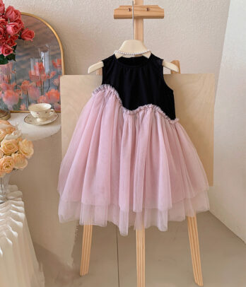 Robe noire et rose avec jupon en tulle vaporeux