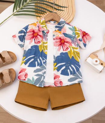 Ensemble aux couleurs tropicales composé de trois pièces