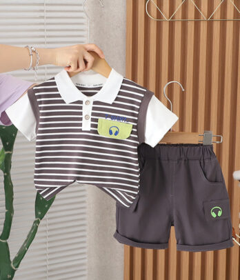 Ensemble estivale de T-shirt effet chemise et bermuda sombre