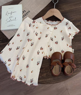 Tenue d’intérieur florale – Douceur et élégance pour fillettes