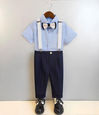 Ensemble de pantalon en toile bleu nuit et chemise bleu clair classique