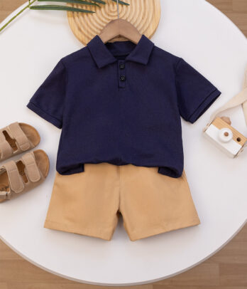 Ensemble short beige et polo bleu nuit