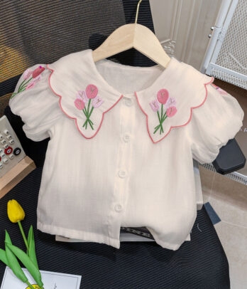 Chemise blanche à manches bouffantes