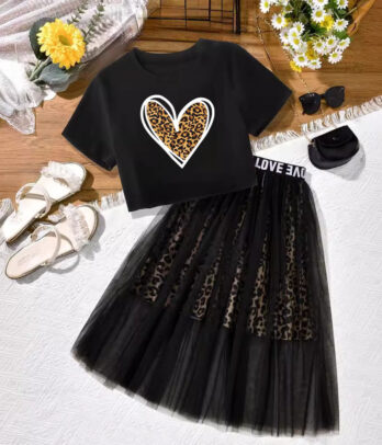 Ensemble de jupe léopard avec doublure en tulle et crop noir assorti