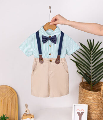 Ensemble classique de short à bretelles et chemise vert d'eau avec nœud papillon