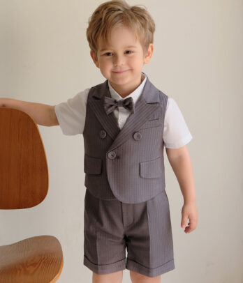 Costume classique estival gris souris à fines rayures blanches – 4 pièces