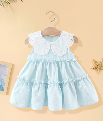 Robe bleu ciel à col poupée blanc