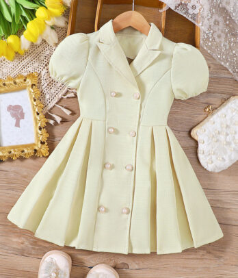 Robe classique jaune pastel entièrement boutonnée