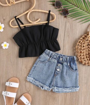 Ensemble de crop top noir et short en jean