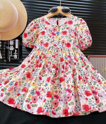 Robe fleurie à manches bouffantes et jupon évasé