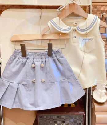 Ensemble de jupe plissé et haut blanc à col claudine