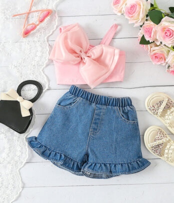 Short en jean avec crop top rose à nœud fantaisie