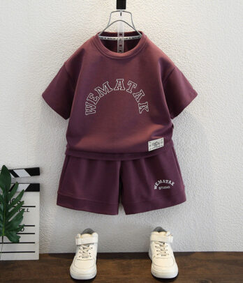 Set sportif estival pour garçons de couleur bordeaux