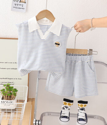 Ensemble de short et haut estival à rayures bleu clair