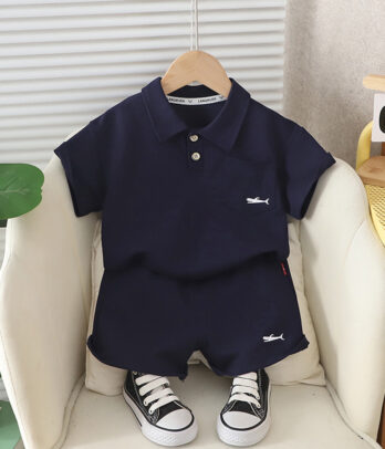 Polo bleu nuit avec short assorti pour garçons