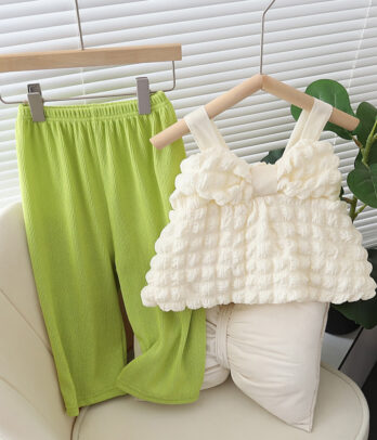 Ensemble de haut blanc "Soft Pillow" avec pantalon vert
