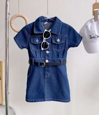 Robe en jean ceinturée intemporelle et stylée