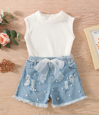 Short en jean perlé & top blanc