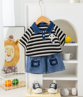 Set estivale d'un polo à rayures "Panda" avec short en jean