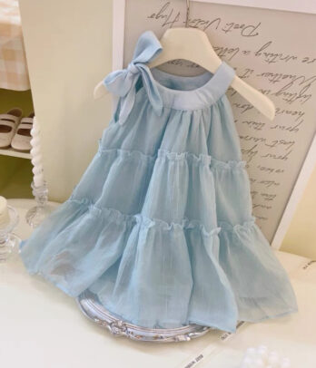 Robe légère bleu ciel avec nœud au col