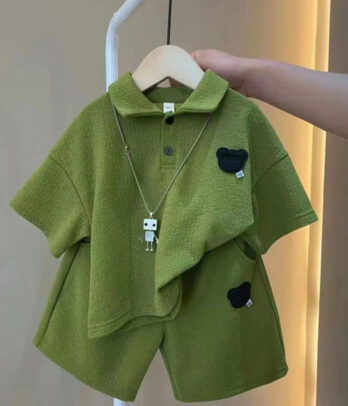 Ensemble estival style sport de couleur verte avec broderie ''Ours noir"
