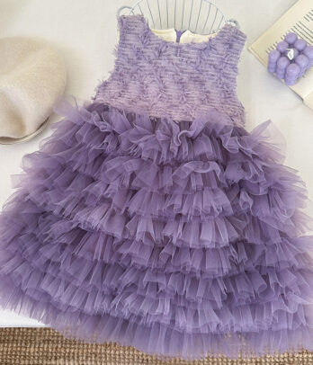 Robe en tulle violette volumineuse