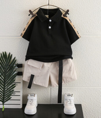Set de polo noir et short blanc
