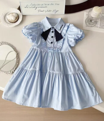 Robe estivale bleue évasée à manches bouffantes
