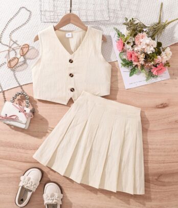 Set blanc cassé en lin avec jupe plissée et gilet sans manches