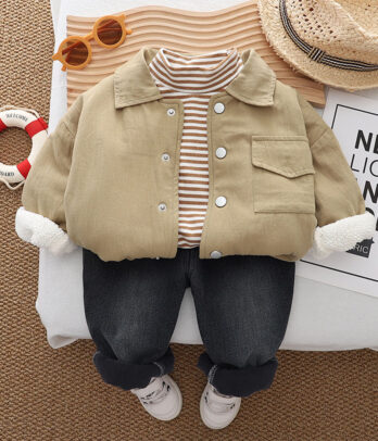 Un ensemble tendance et douillet pour les petits garçons stylés en toute saison.