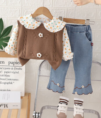 Un ensemble tendre et élégant, parfait pour les journées pleines de style et de confort.