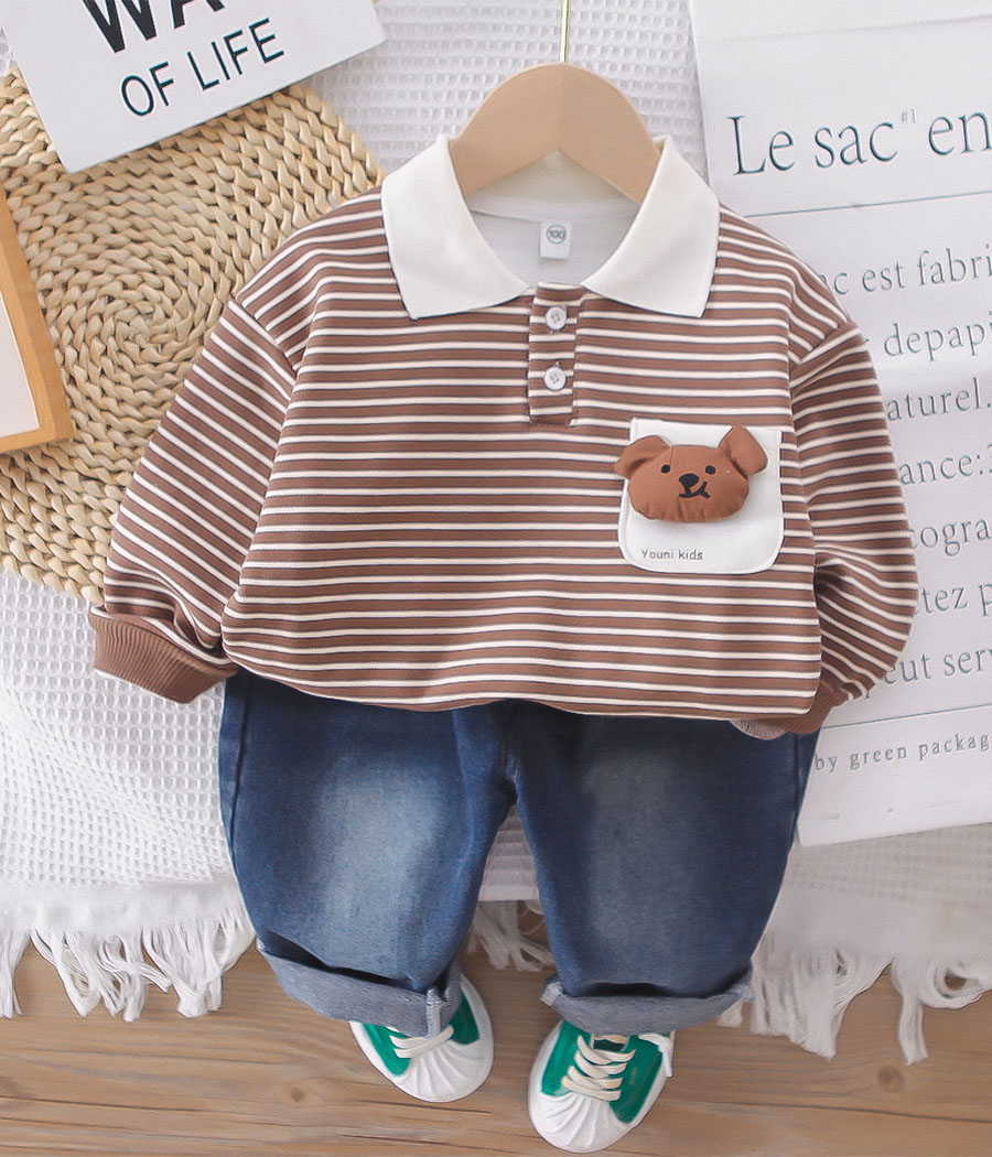 687882 Un look casual doux et tendance pour les petits garçons.
