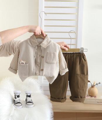 Une tenue chic et pratique pour les petits garçons, parfaite pour les moments spéciaux ou les sorties habillées.