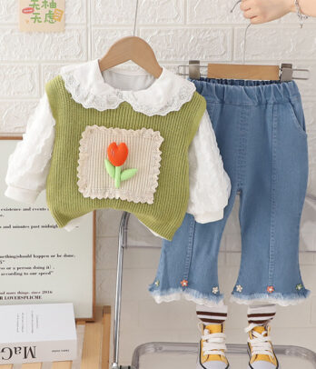 Douceur champêtre et charme printanier, Une tenue complète et pleine de tendresse pour les petites filles coquettes, entre élégance artisanale et confort absolu.