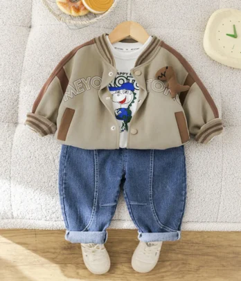 Un look urbain doux et tendance pour les petits explorateurs stylés !