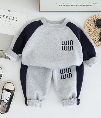 Un ensemble tendance et douillet pour les journées actives, à la maison comme à l’extérieur.