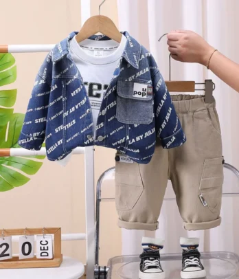 Un ensemble stylé et pratique pour les garçons pleins d’énergie et de caractère.