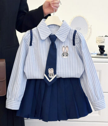 Uniforme Collège Rayé – Le style scolaire chic et structuré pour les petites élèves modèles