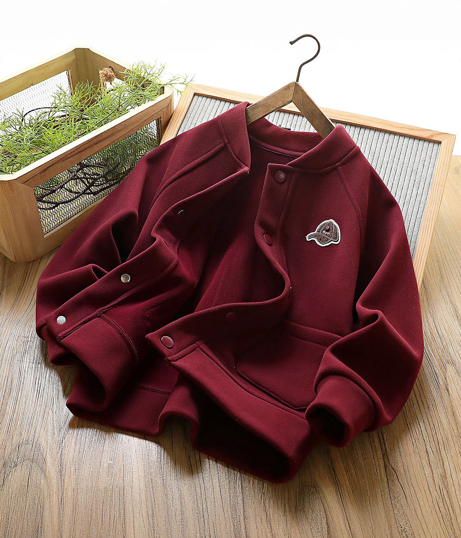 Group 132 Veste bomber rouge bordeaux à boutons – Tendance et chaleur pour les petits explorateurs – Image 1
