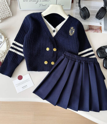 ensemble de jupe plissée avec cardigan en laine bleu