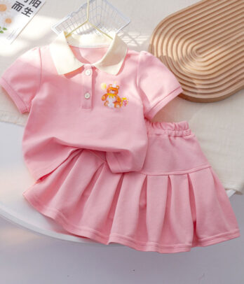 Ensemble fille polo rose et jupe plissée – Tendance sporty chic et esprit mignon