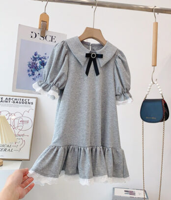 Robe grise à col Claudine – Douceur chic pour petites filles élégantes