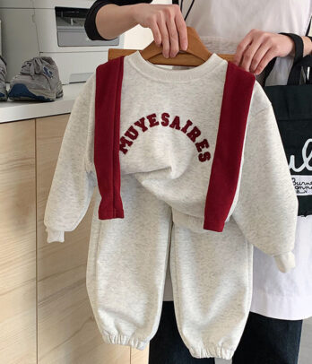 Ensemble jogging fille gris clair – Confort urbain et style universitaire