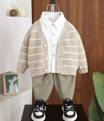 Ensemble garçon chic beige et blanc – Élégance naturelle et douceur au quotidien