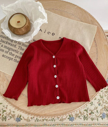 Gilet Rouge Cerise – Une touche de couleur pleine de douceur