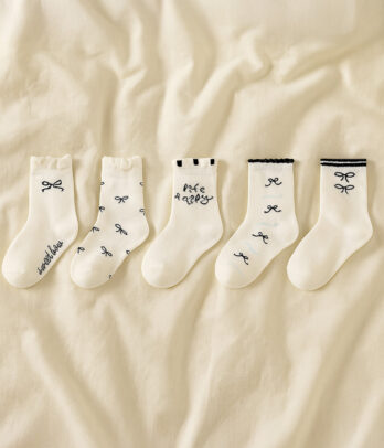 Lot de 5 paires de chaussettes blanches fille – Élégance minimaliste et douceur quotidienne