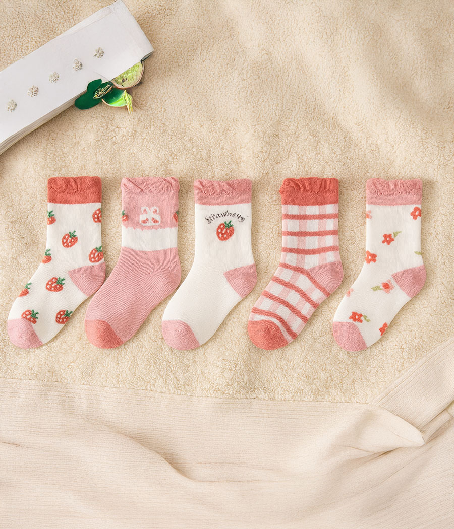 Remplissage génératif 6 Lot de 5 paires de chaussettes fille – Fraises, douceur et esprit gourmand – Image 1