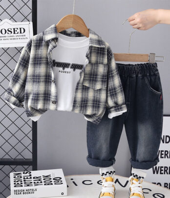 Ensemble de chemise à carreaux et pantalon en jean noir
