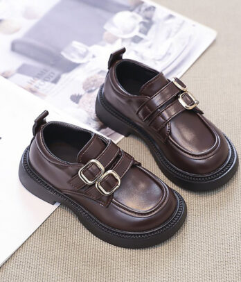 Chaussures classiques de couleur marron chocolat